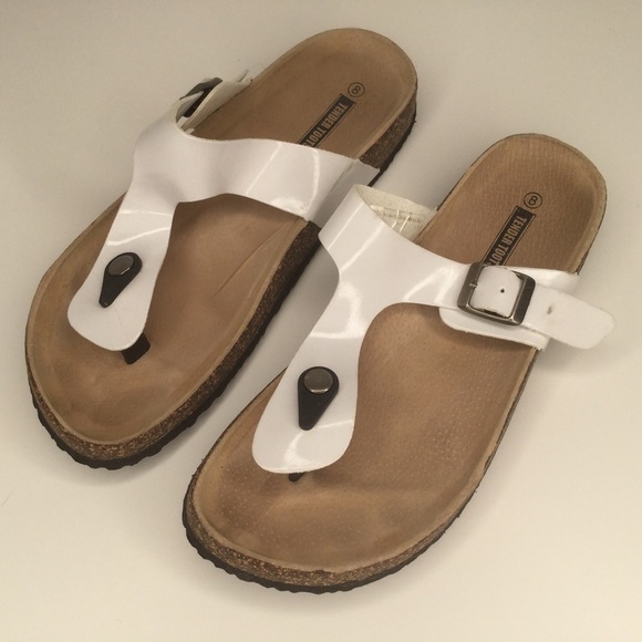 Tender Tootsies thong sandals. Birk style. - Picture 2 of 8